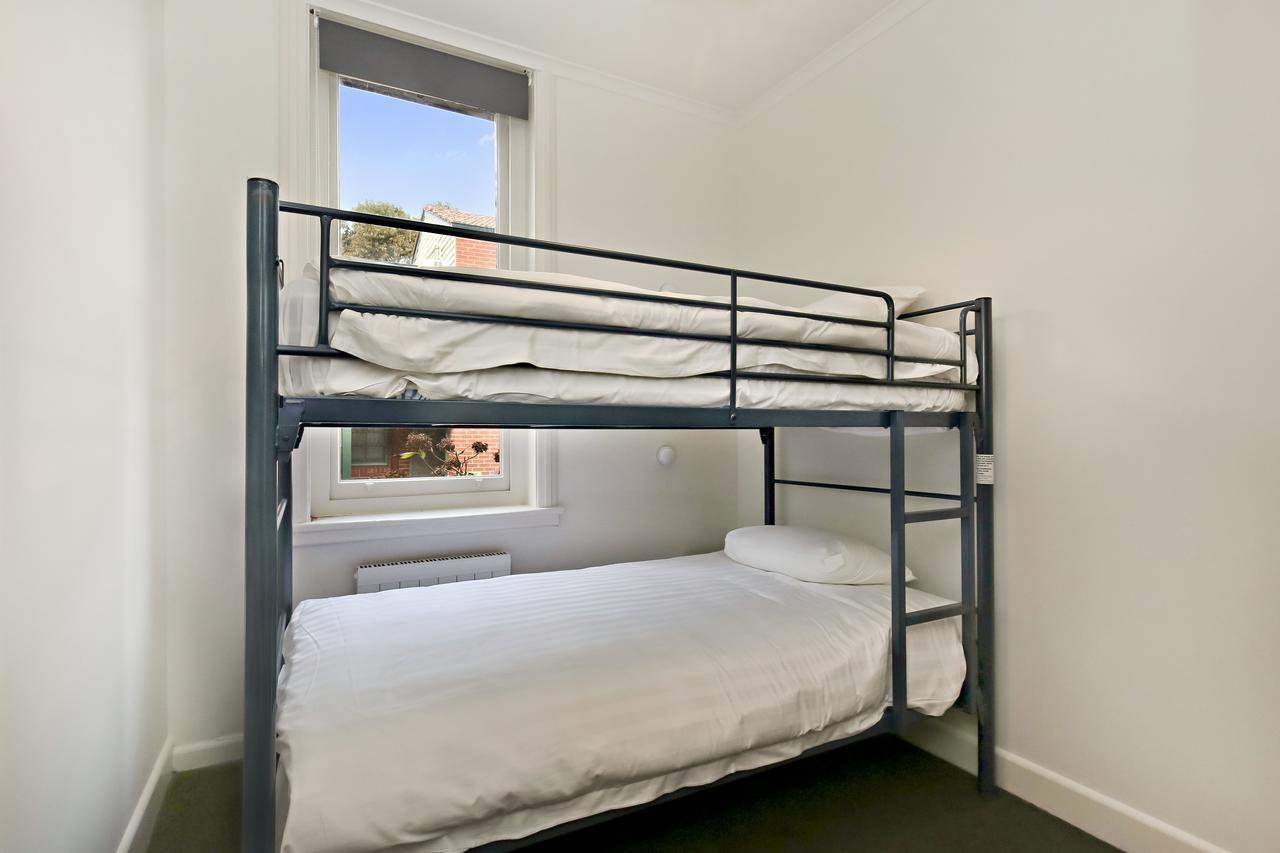 Hub Hostel Melbourne Bagian luar foto